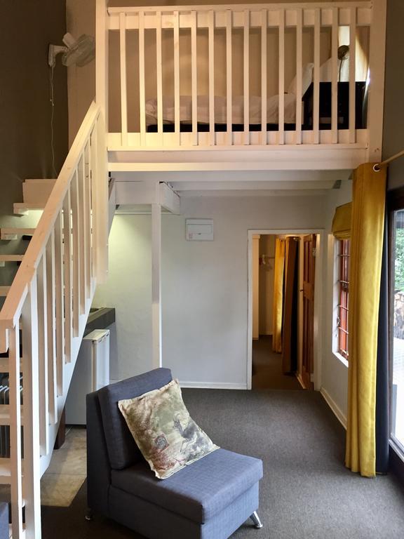 Lucky Bean Guesthouse ヨハネスブルグ エクステリア 写真
