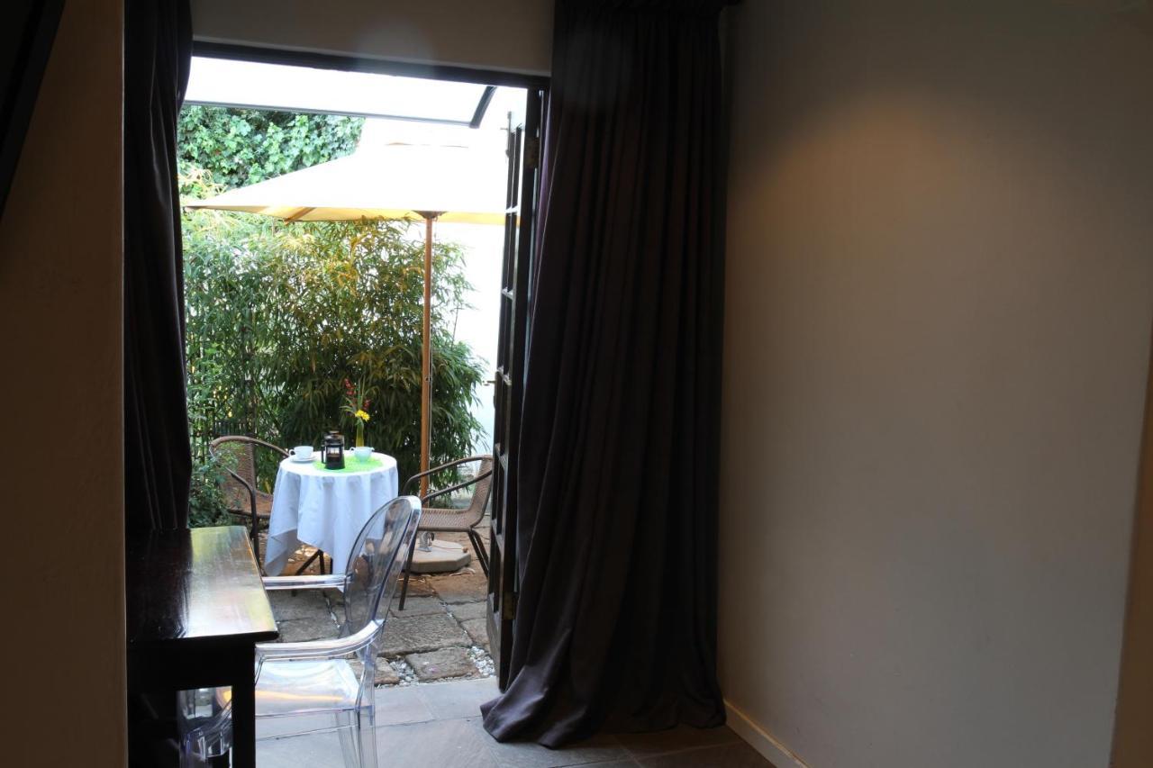 Lucky Bean Guesthouse ヨハネスブルグ エクステリア 写真
