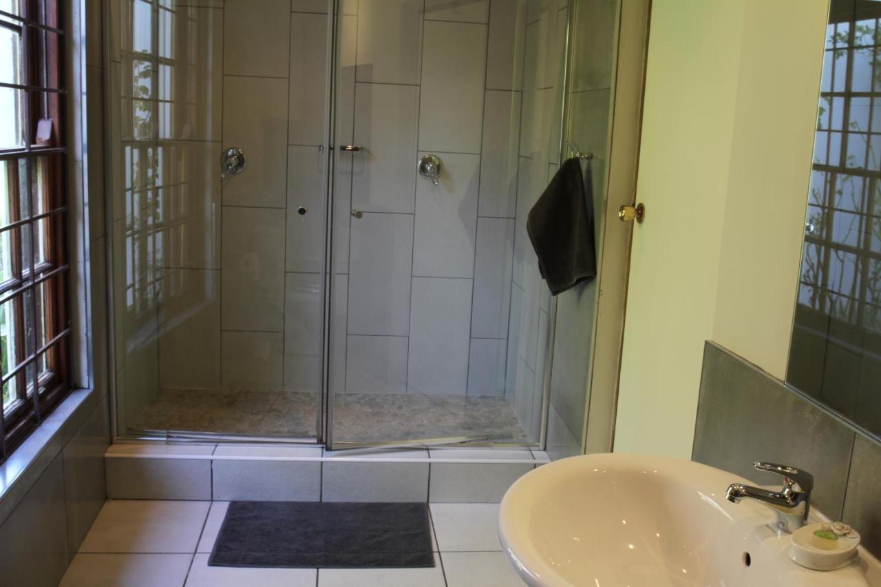 Lucky Bean Guesthouse ヨハネスブルグ エクステリア 写真